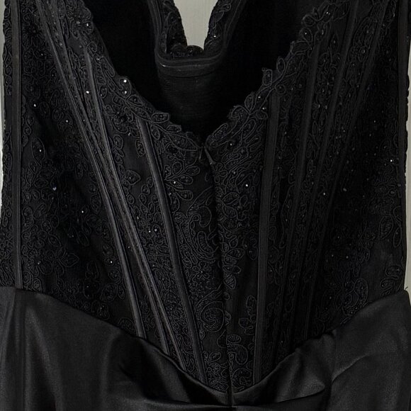 Sherri Hill Black Lace Corset Gown | Size 16 | Strapless | Formal Evening Dress - Picture 5 of 6